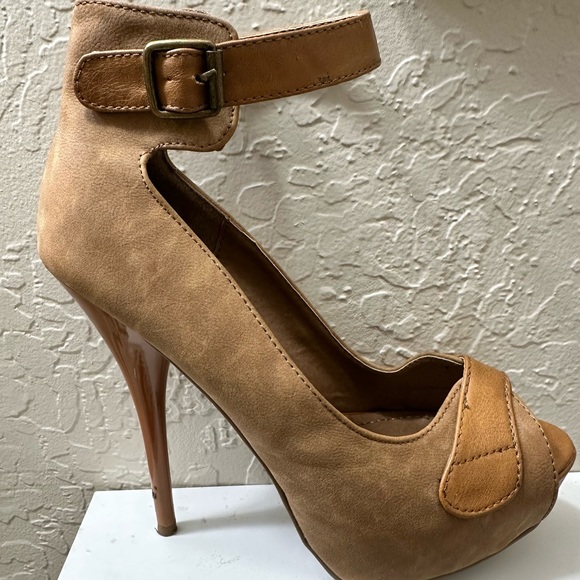 Bundle: Two Pairs of 6-Inch Heels • Beige + Gray • Size 7 - Picture 3 of 5